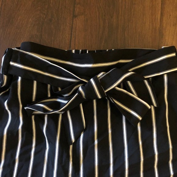 ✨3 FOR $24✨Black and white wide leg pants - Picture 6 of 8